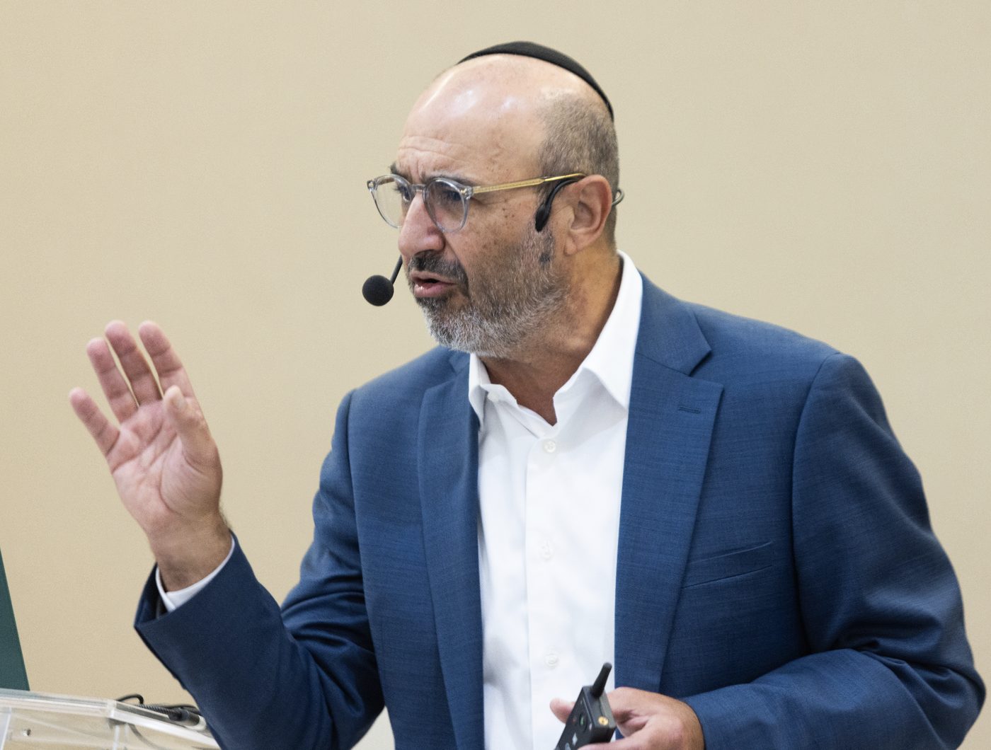 Eliyahu Jian teaching